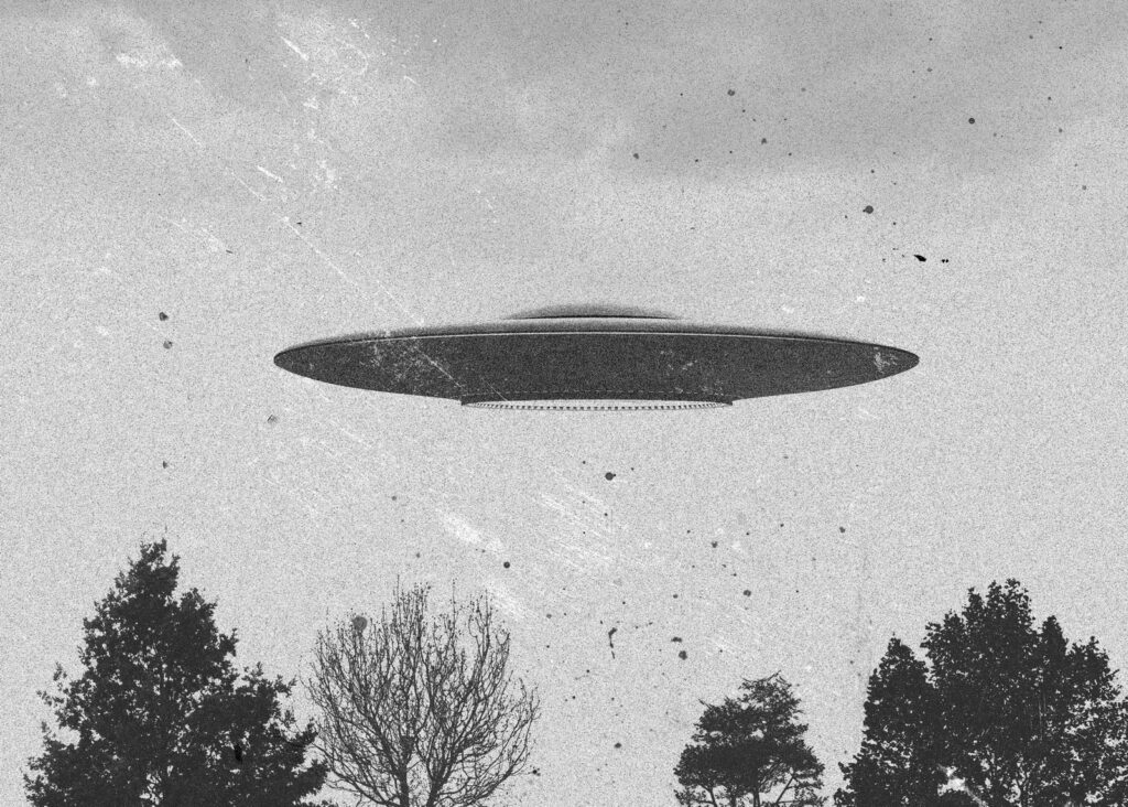 Ufo repül a fák felett Ufo repül a fák felett