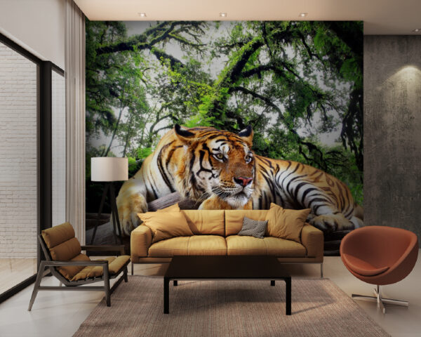 Tigris fekszik egy fatörzsön Tigris fekszik egy fatörzsön