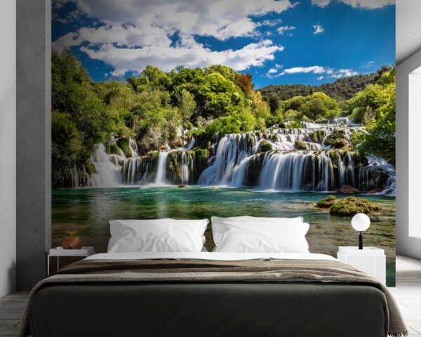 Krka Nemzeti Park fákkal és kék éggel körülvéve Krka Nemzeti Park fákkal és kék éggel körülvéve