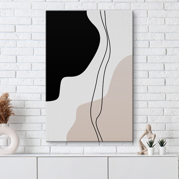 A black and white image of a necklace A black and white image of a necklace