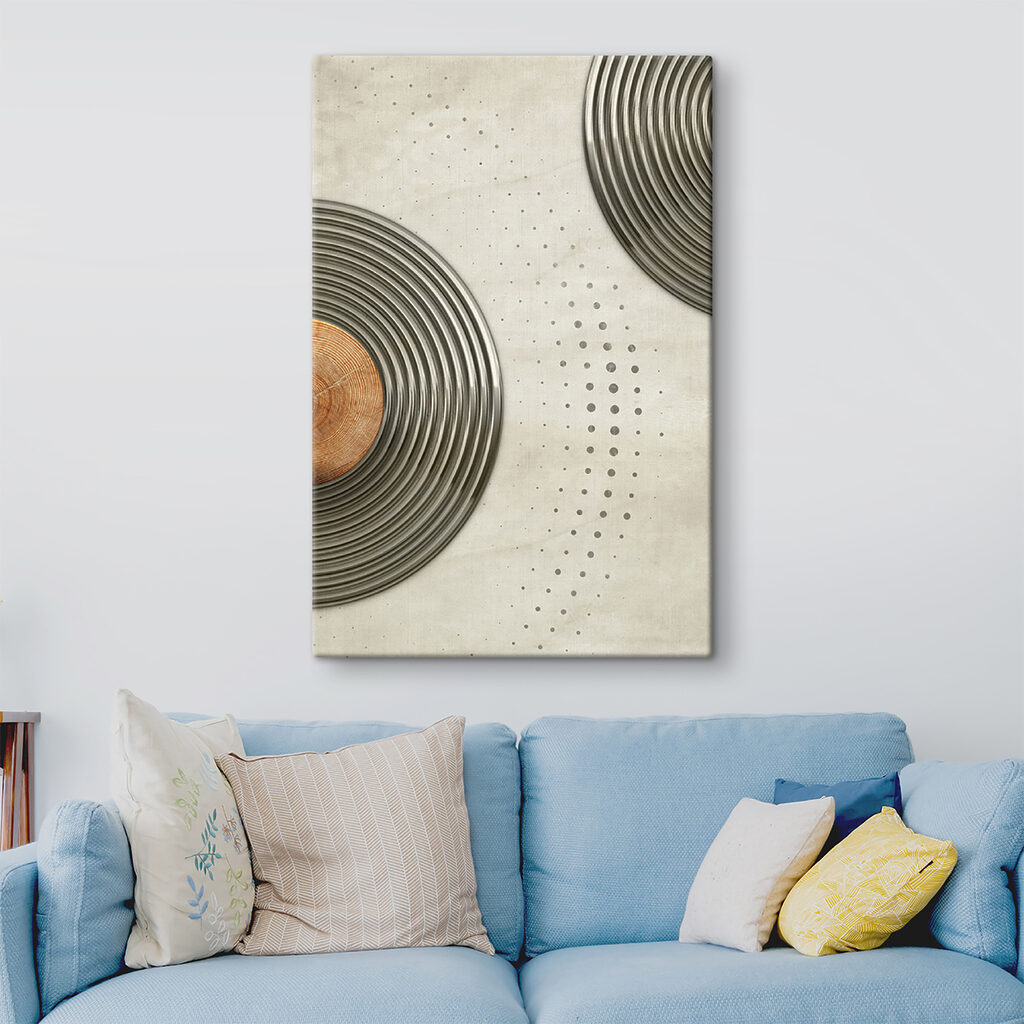 A circular metal rings with a brown circle