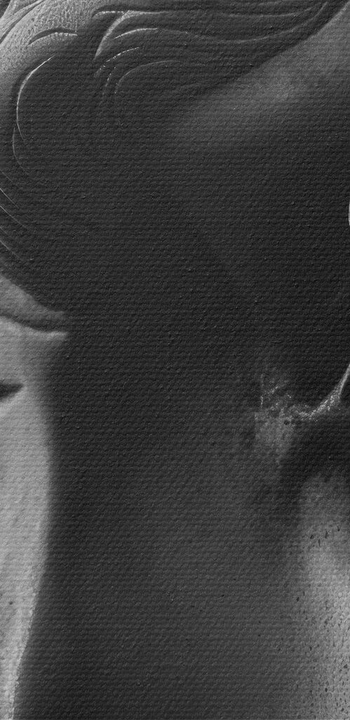 A statue of a man's face