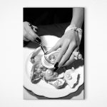 Vászonképek Nő kezében kanál és osztriga