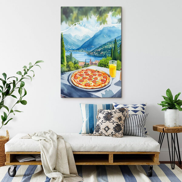 Pizza és gyümölcslé egy asztalon hegyekkel és fákkal Pizza és gyümölcslé egy asztalon hegyekkel és fákkal