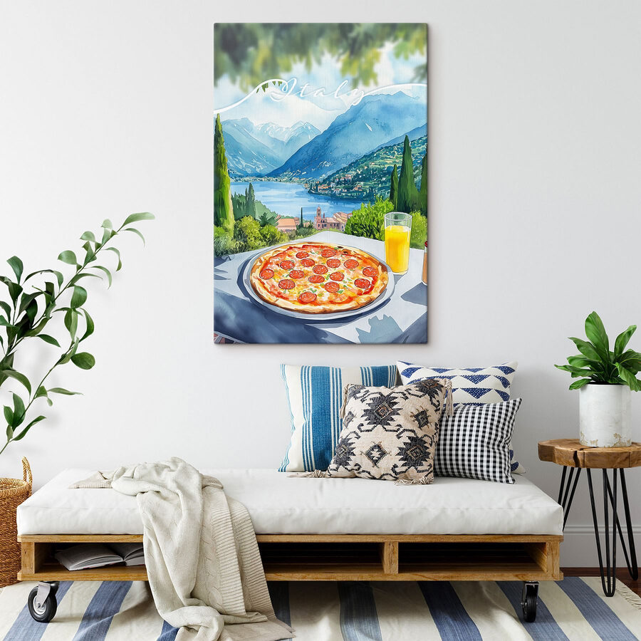 Pizza és gyümölcslé egy asztalon hegyekkel és fákkal