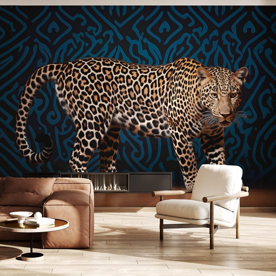 Leopárd áll a fapadlón