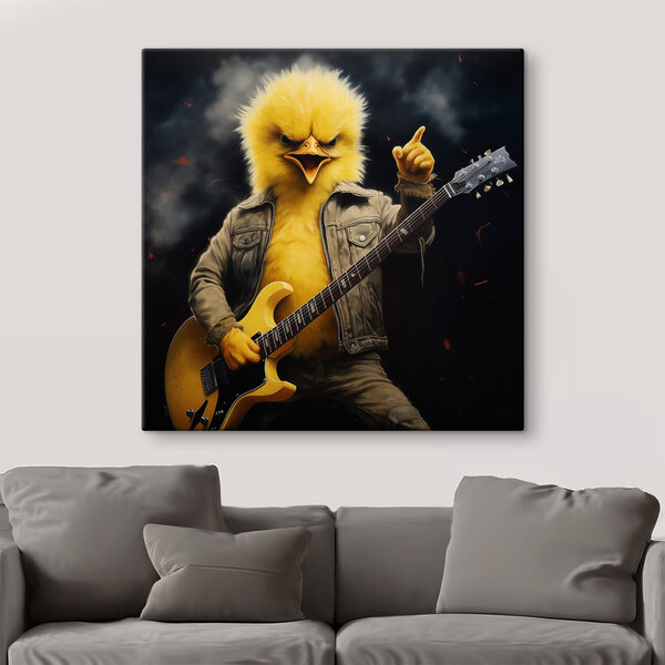 Személy egy csirke ruhát játszik egy gitár Személy egy csirke ruhát játszik egy gitár