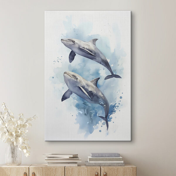 Két delfin úszik a vízben Két delfin úszik a vízben