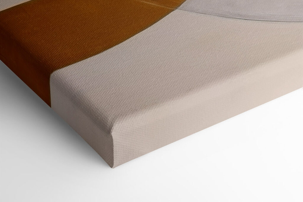 Dynamic shapes in monochrome harmony