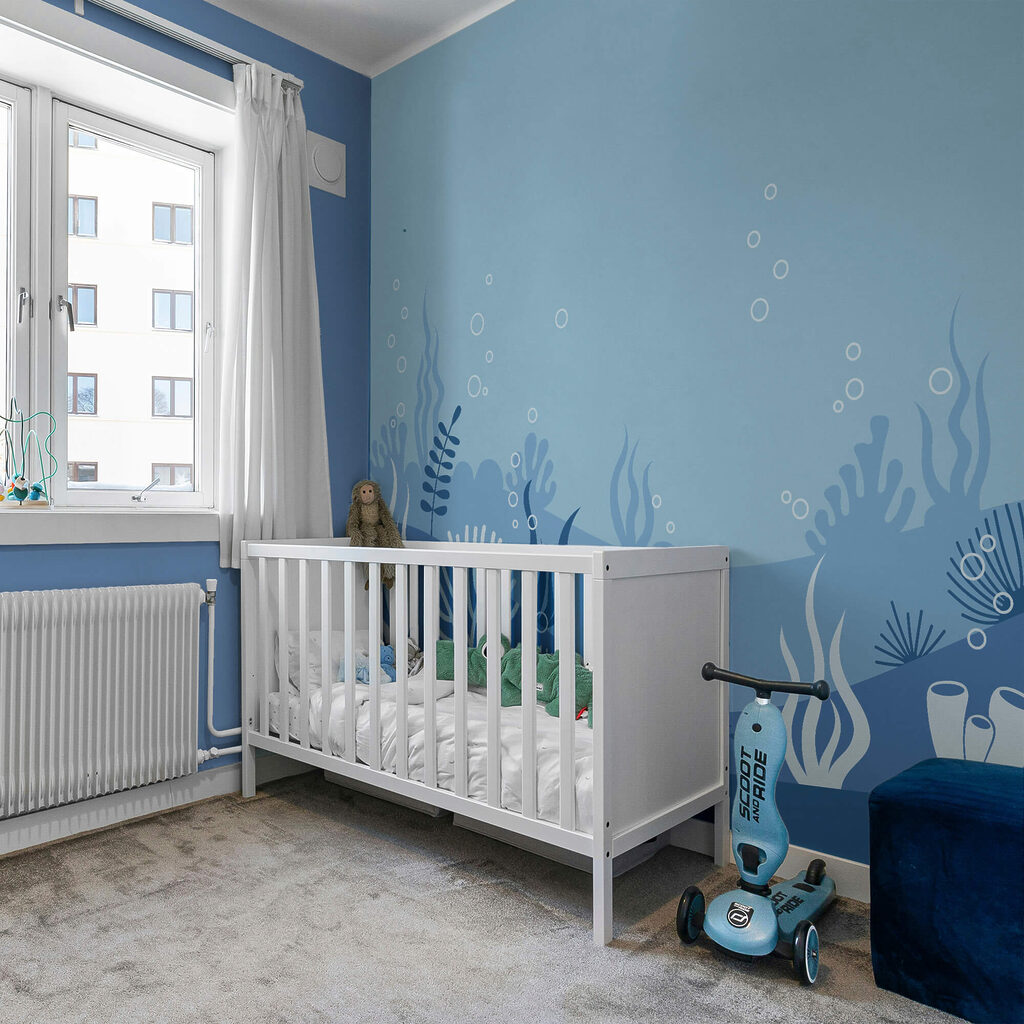 Kék és fehér víz alatti jelenet Kék és fehér víz alatti jelenet