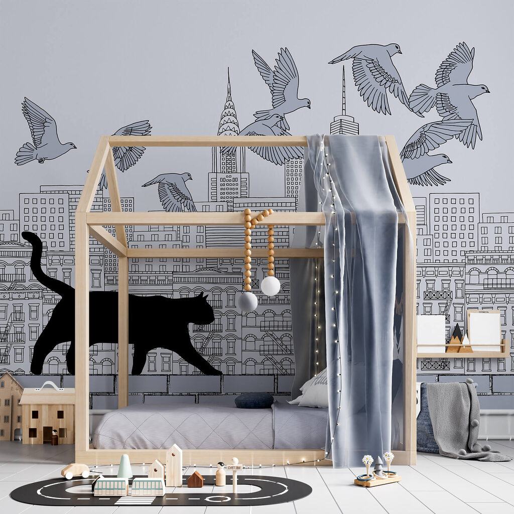 Macska sétál a falon, madarak repülnek az égen