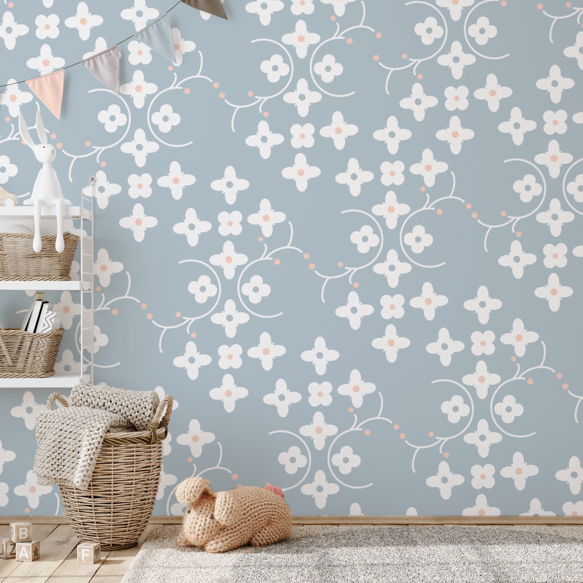 Fehér virágok és rózsaszín pöttyök mintája kék alapon