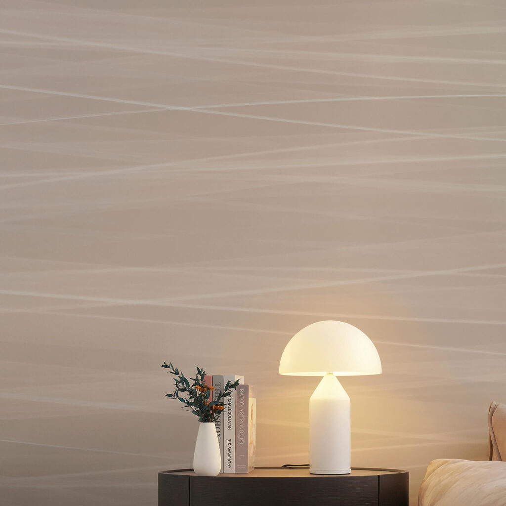 Fehér vonalak bézs színű felületen