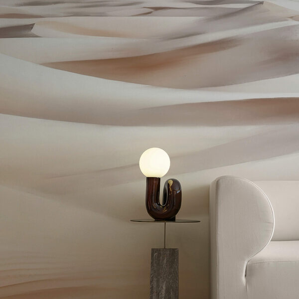 Sivatagi táj hegyekkel a háttérben Sivatagi táj hegyekkel a háttérben