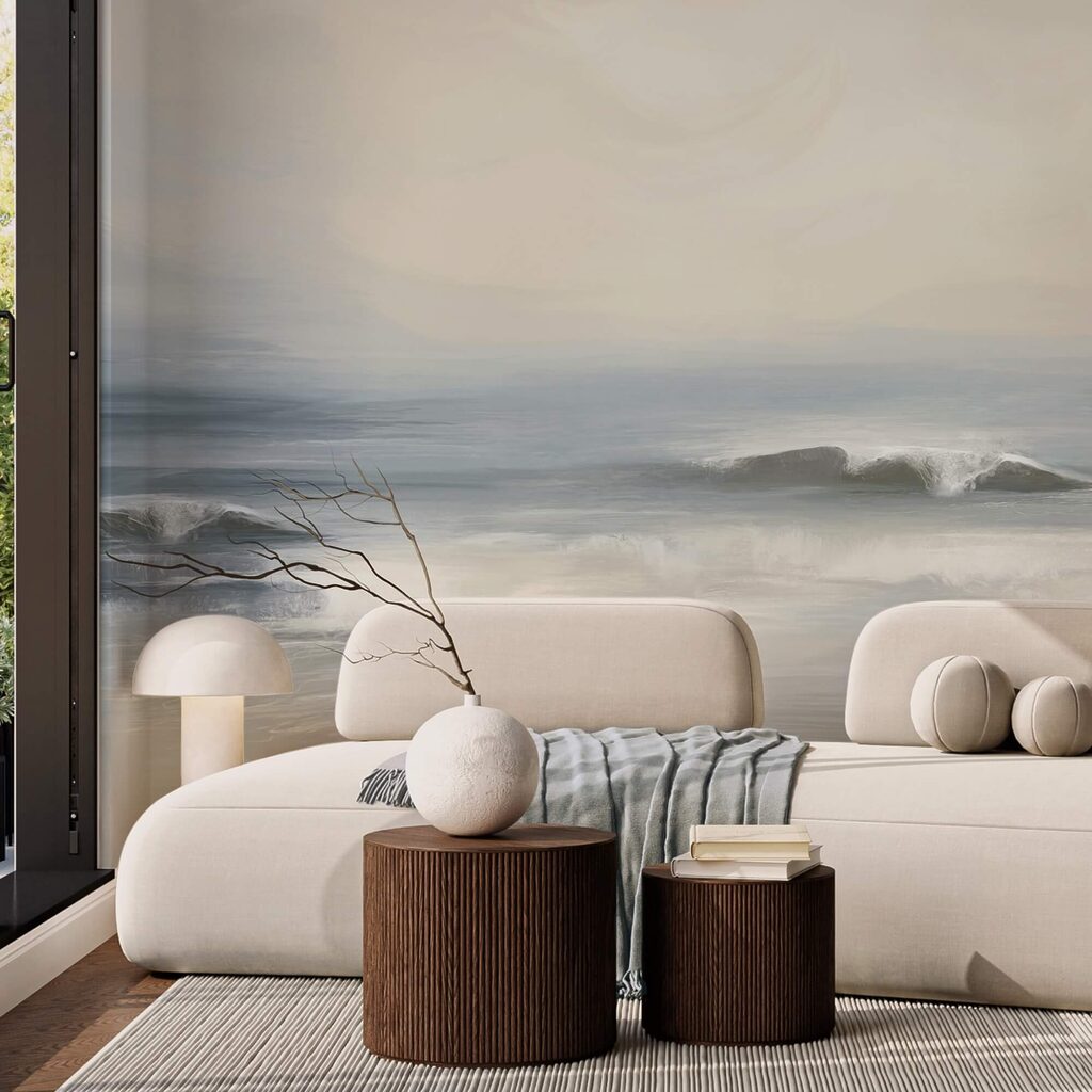 A hullámok a parton törnek