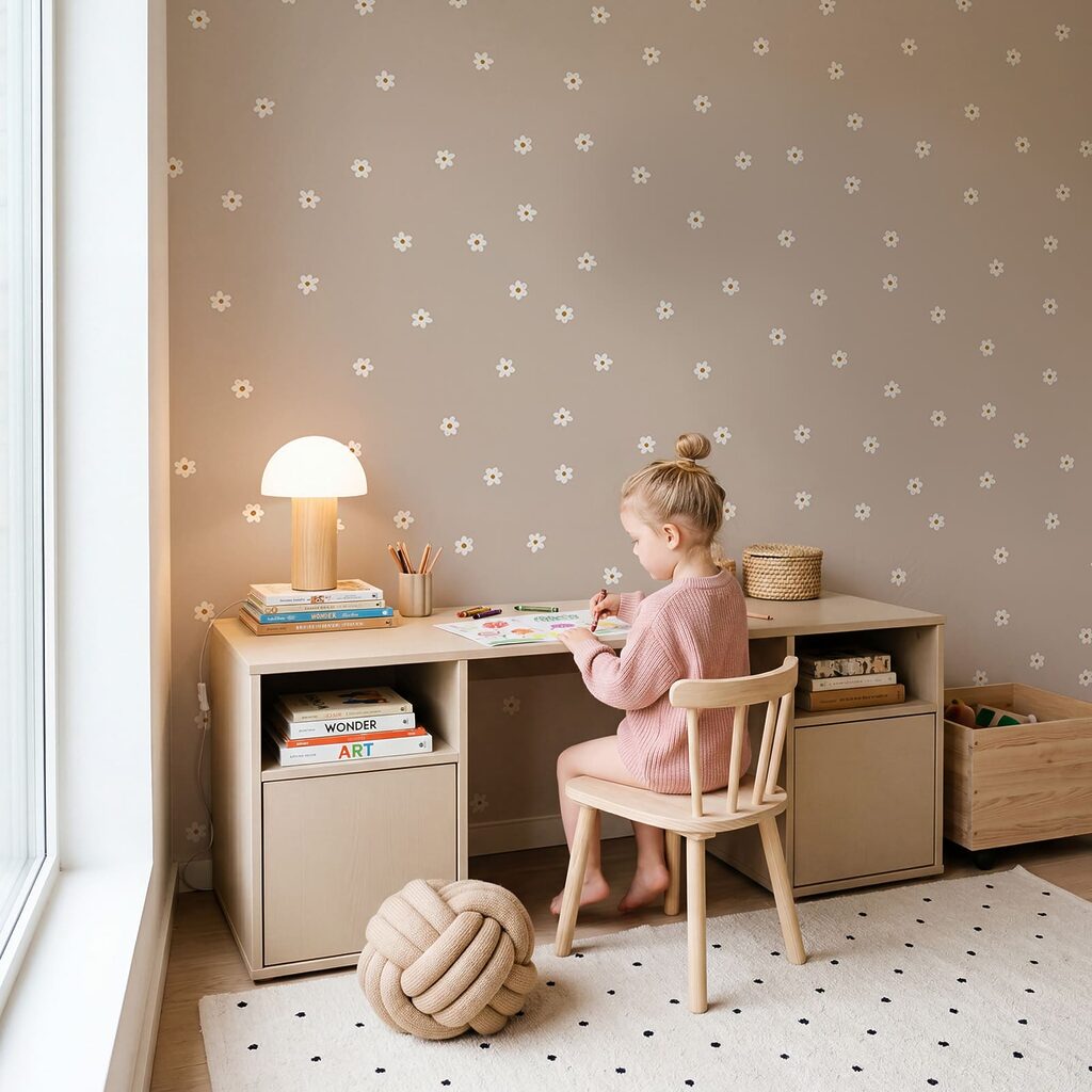 Kis fehér virágok mintája barna alapon