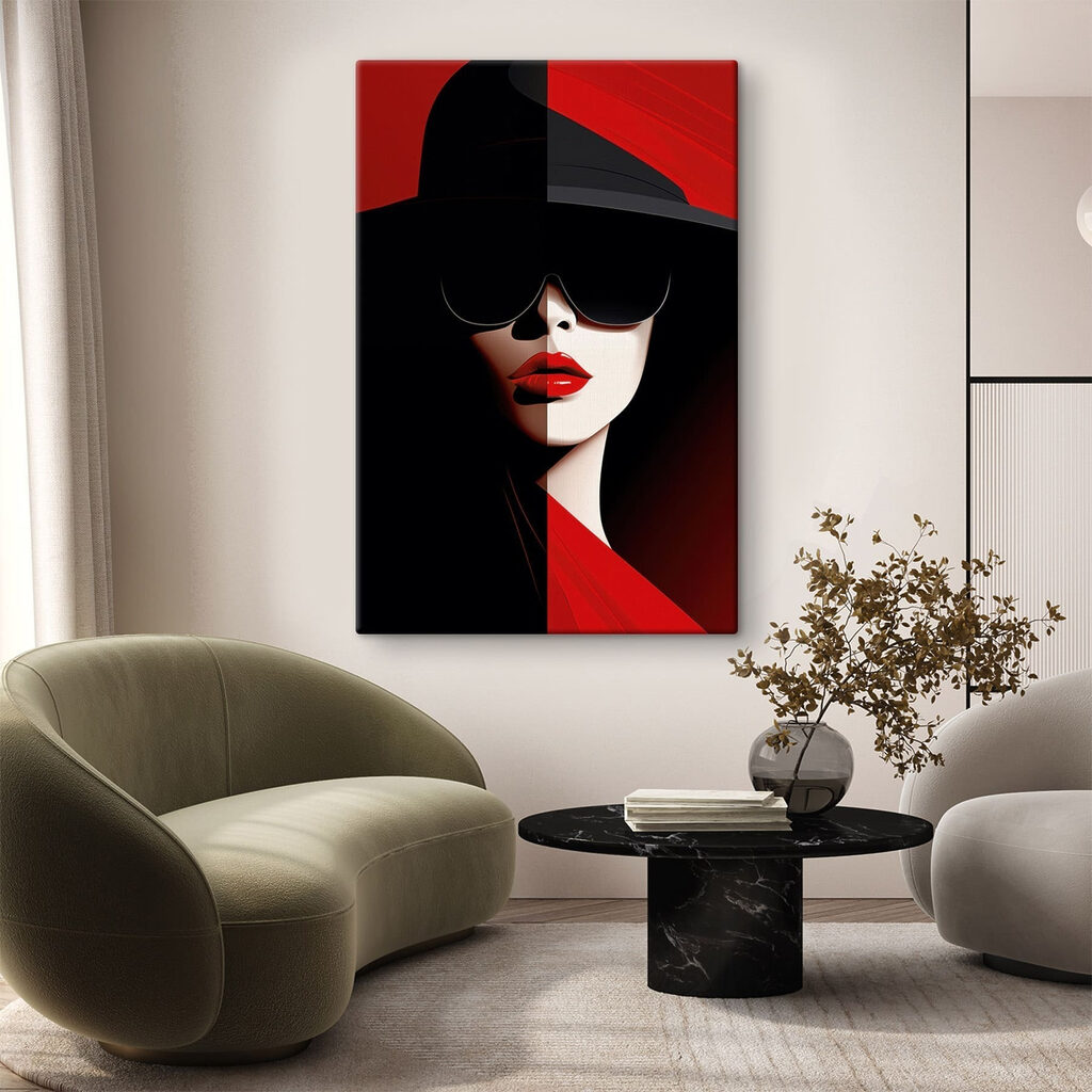 Woman wearing a hat and sunglasses
