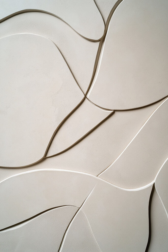 Flowing curves in soft tones