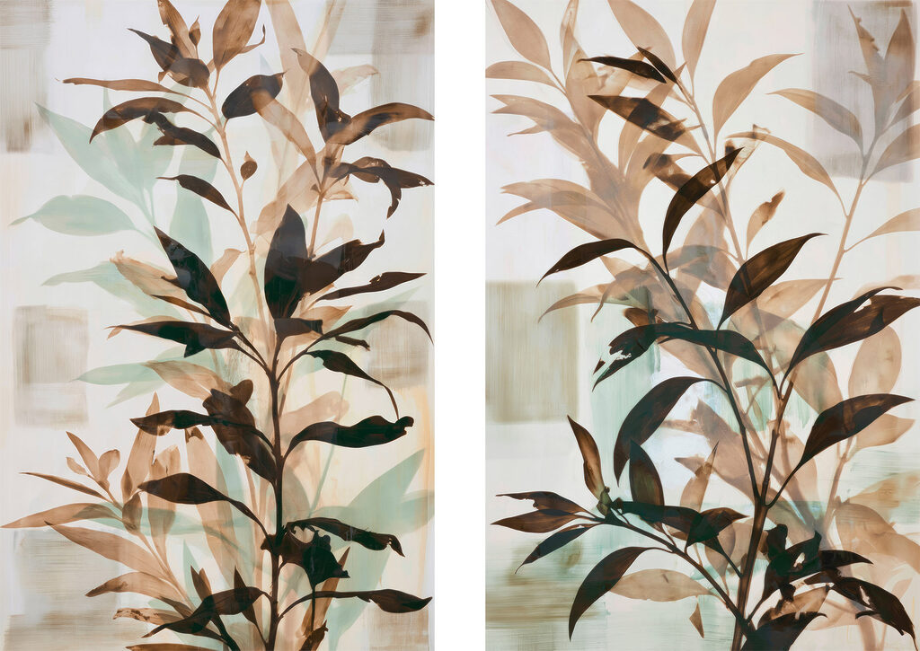 - Elegant foliage in soft hues - Elegant foliage in soft hues